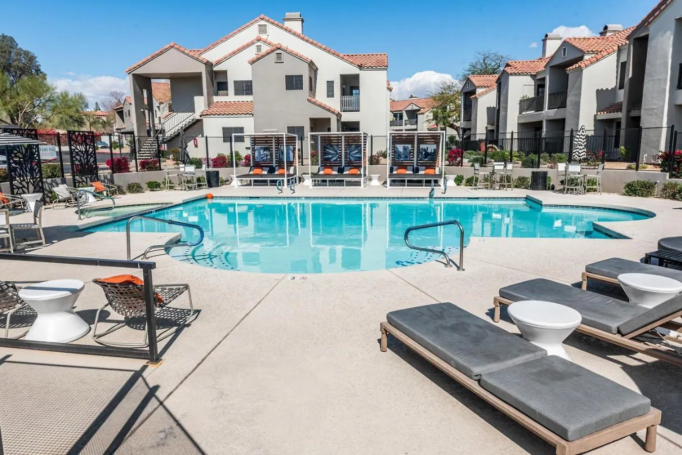 Scottsdale Getaway King Beds Pool Gym Apartment