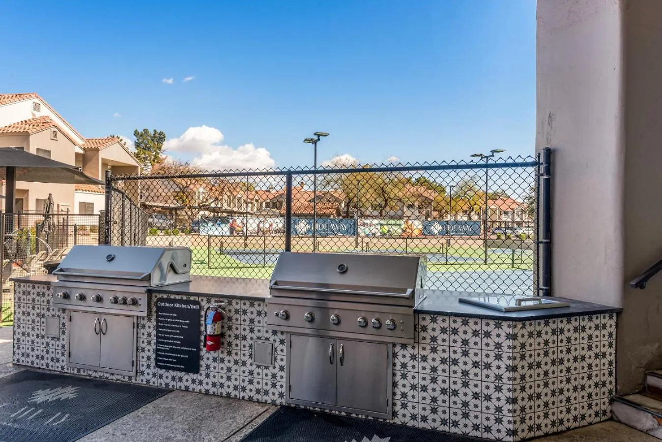 Scottsdale Getaway King Beds Pool Gym Apartment