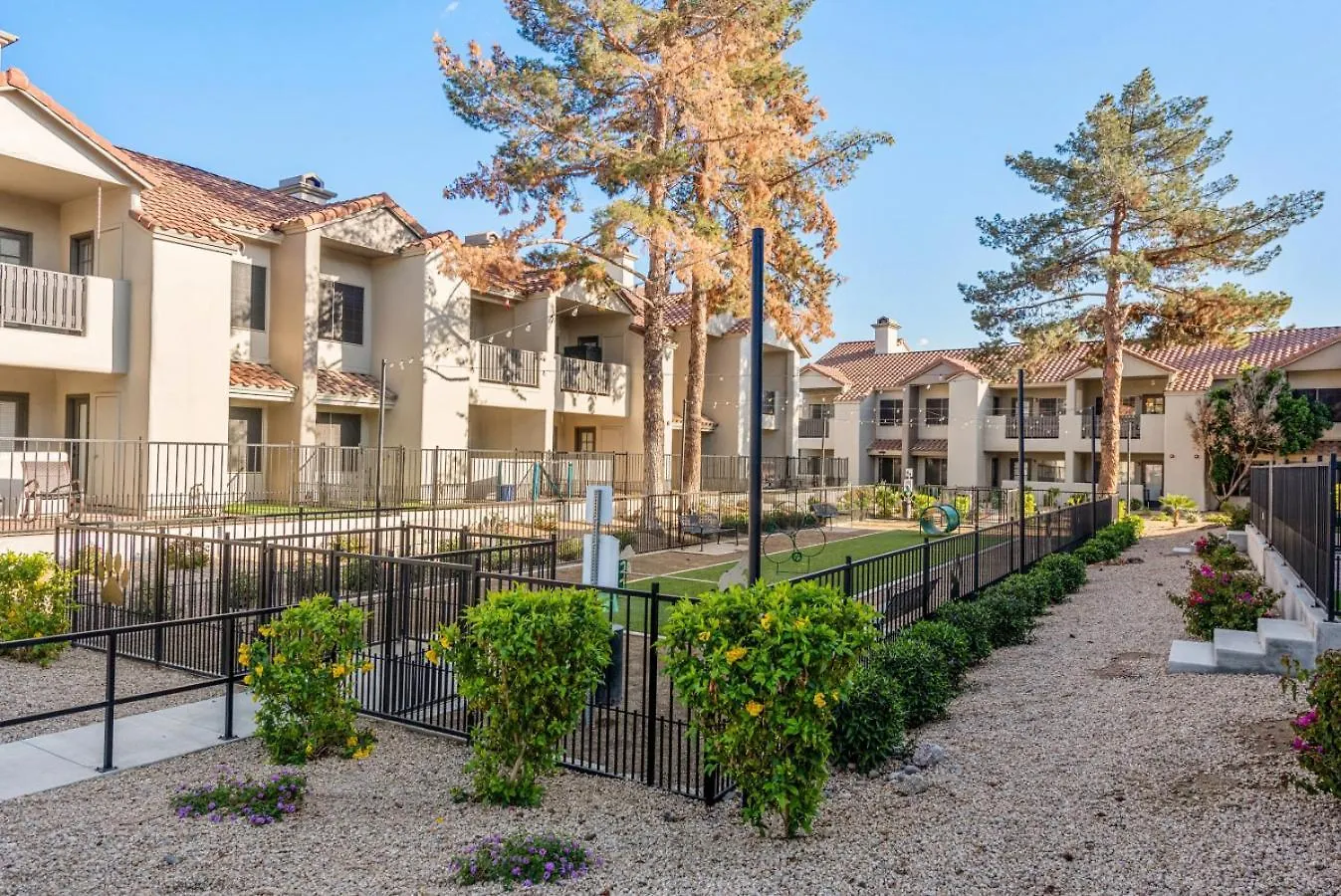 Scottsdale Getaway King Beds Pool Gym Apartment 0*,  United States