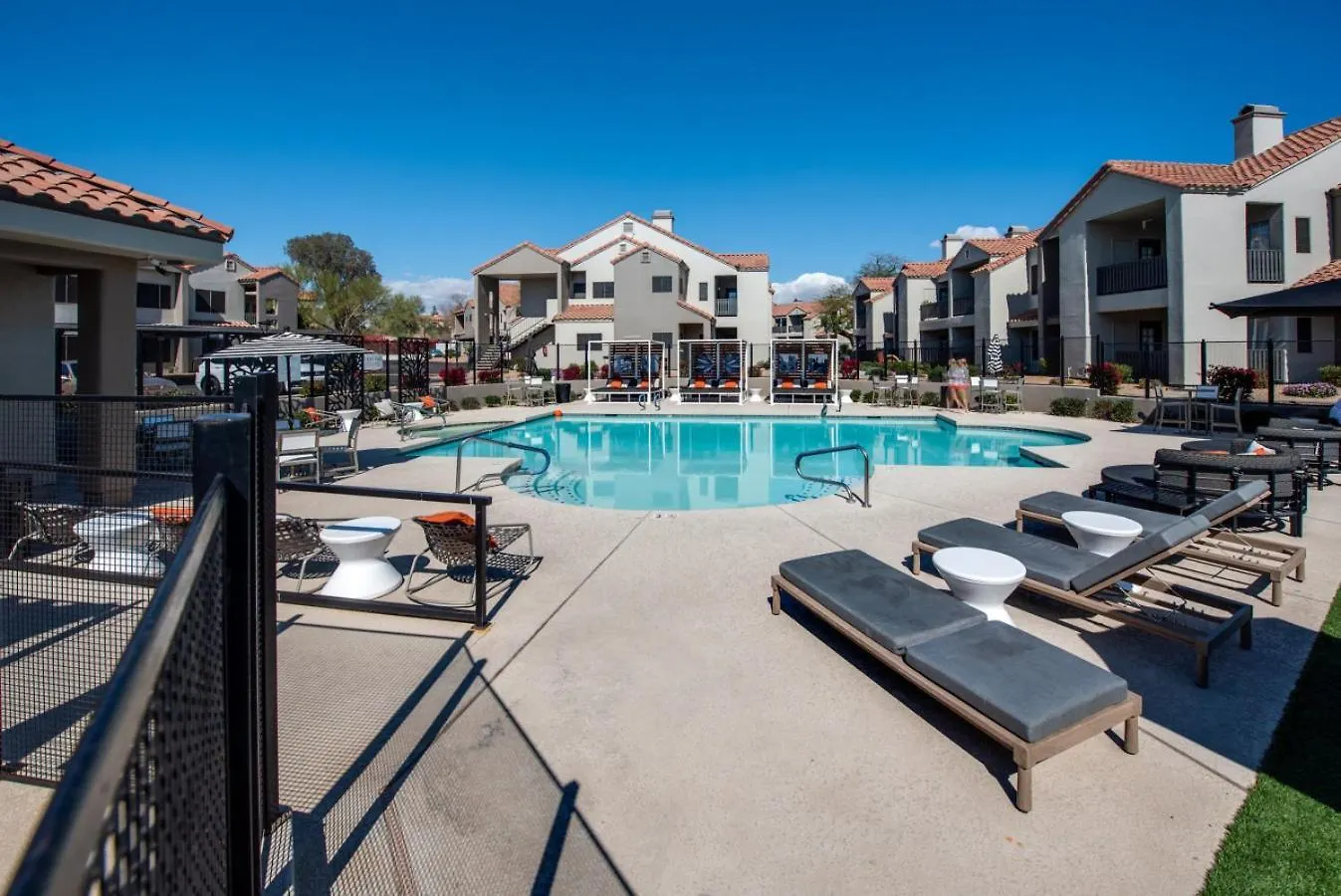 Scottsdale Getaway King Beds Pool Gym Apartment