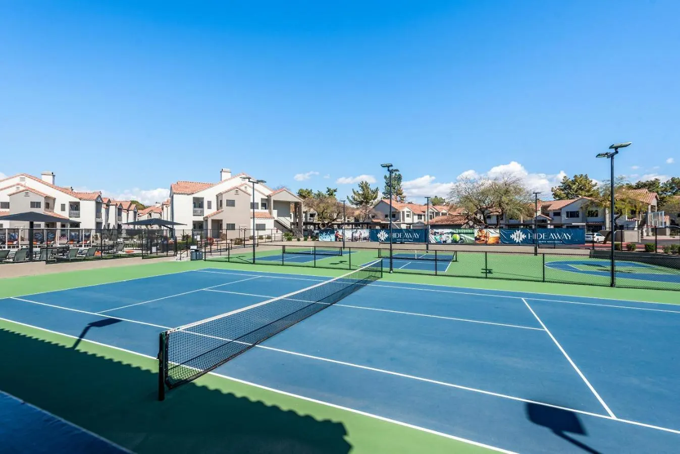 Scottsdale Getaway King Beds Pool Gym Apartment 0*,