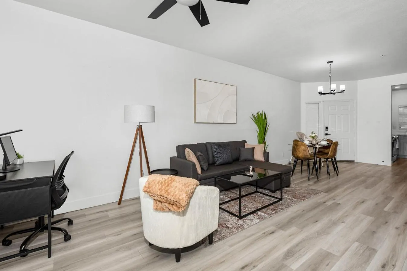 Scottsdale Getaway King Beds Pool Gym Apartment