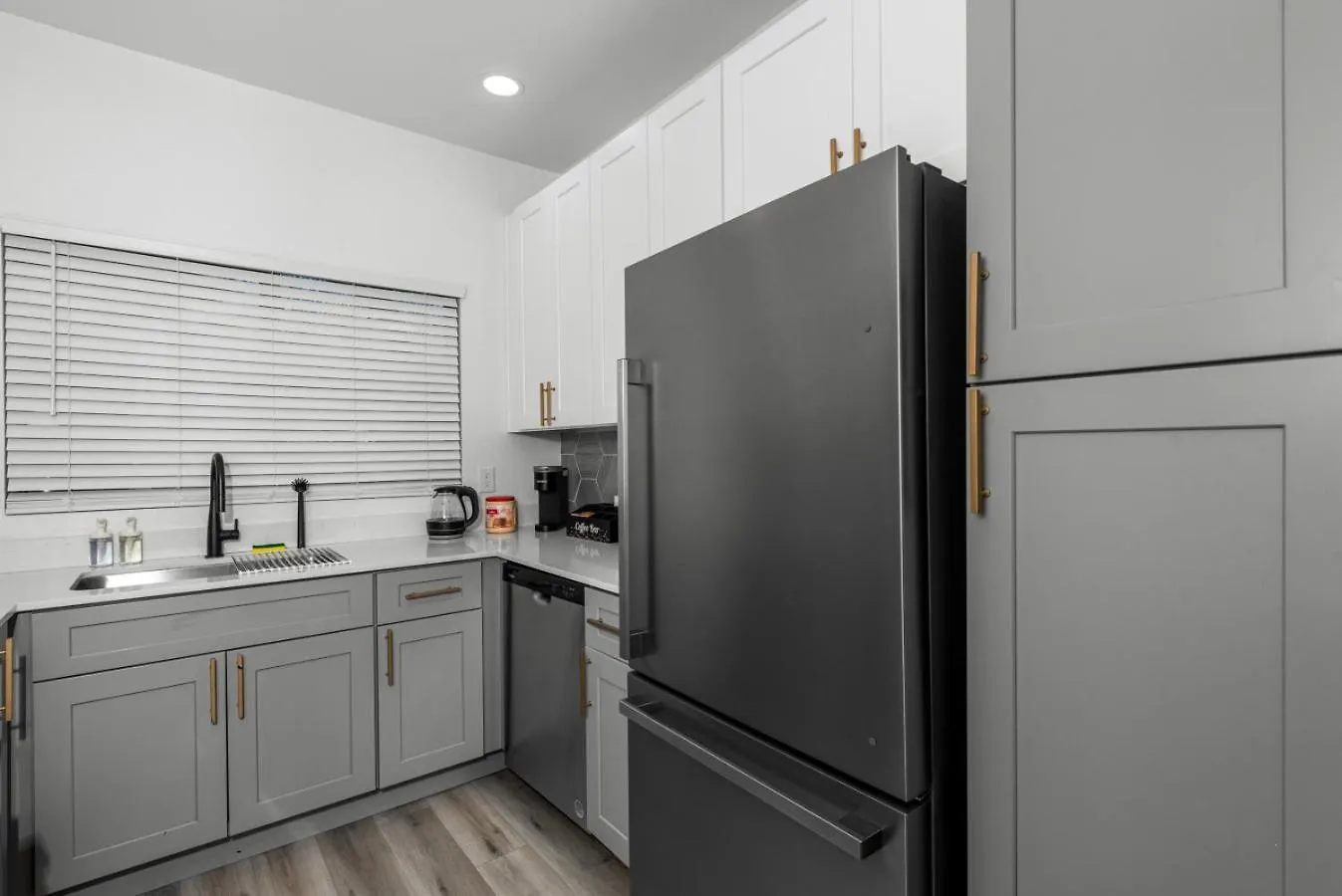 Scottsdale Getaway King Beds Pool Gym Apartment 0*,  United States