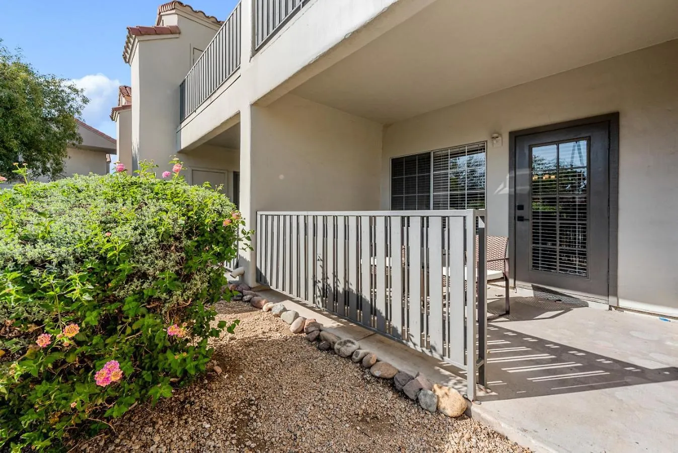 Scottsdale Getaway King Beds Pool Gym Apartment