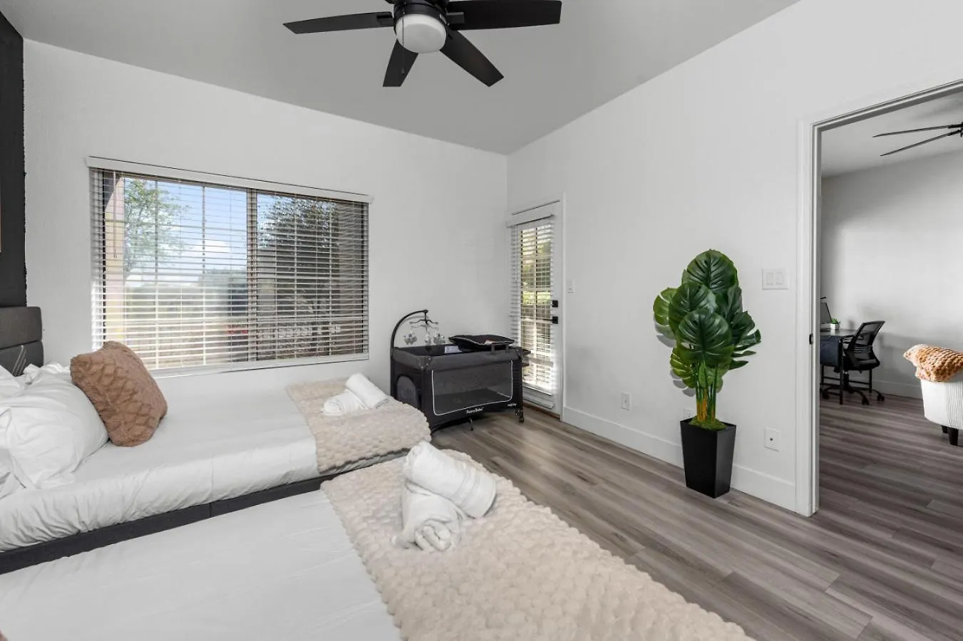 Scottsdale Getaway King Beds Pool Gym Apartment United States