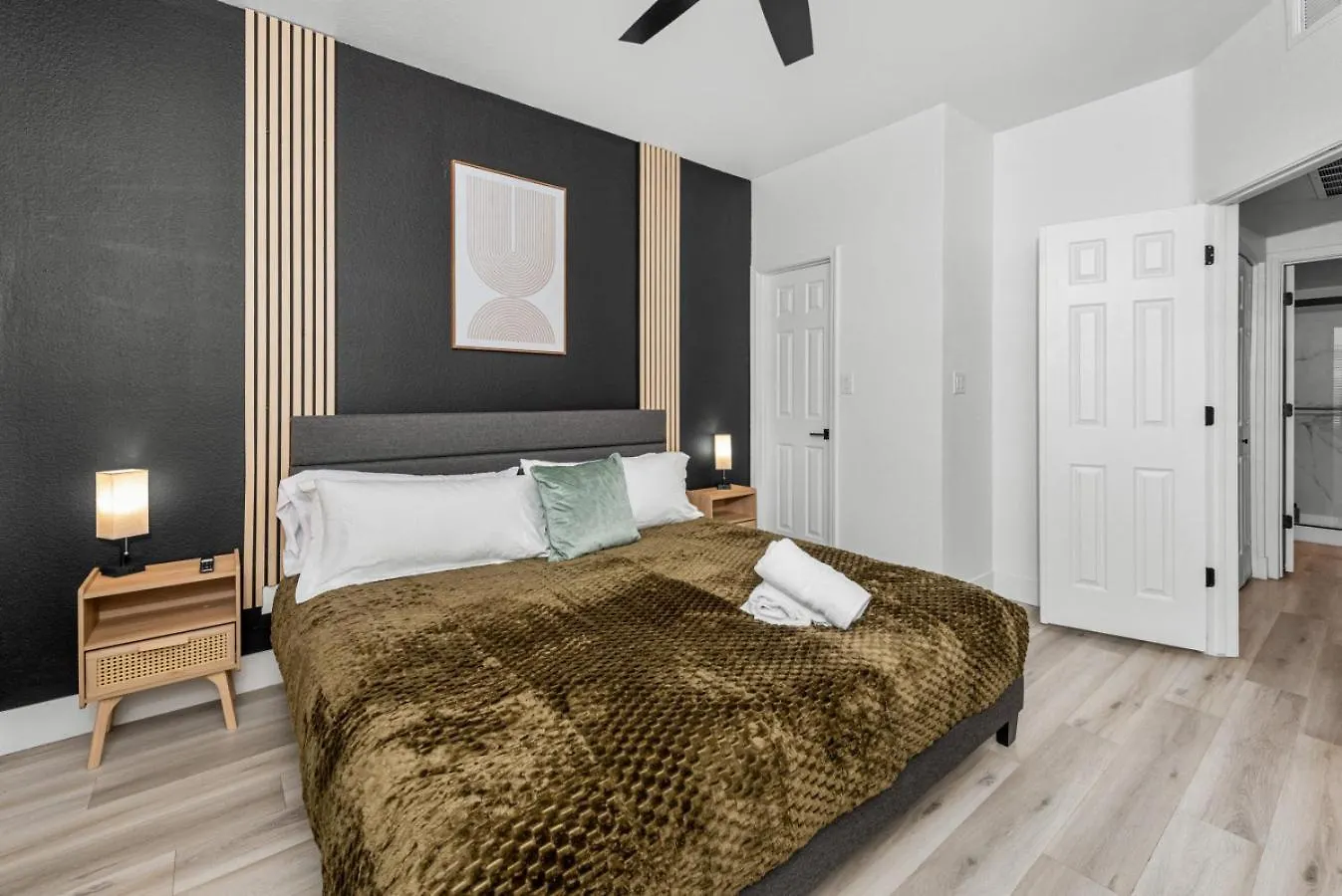 Scottsdale Getaway King Beds Pool Gym Apartment