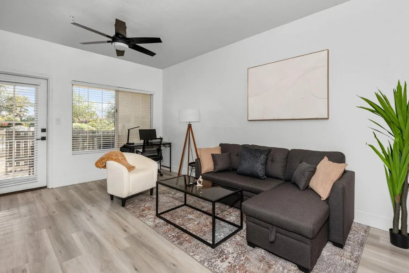 Scottsdale Getaway King Beds Pool Gym Apartment