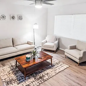 Stunning 2 Bedroom In Apartment